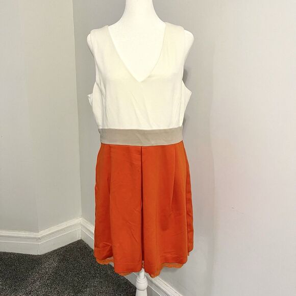 Trina Turk Dresses & Skirts - Trina Turk Dress Womens Size 8 Sleeveless V Neck Lined Lace Accent Zip Back Knit
